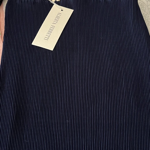 Gorgeous Alberta Ferretti pleated tank top - Picture 4 of 9